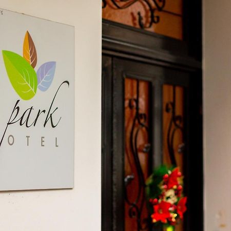 V Park Hotel Тбилиси Экстерьер фото