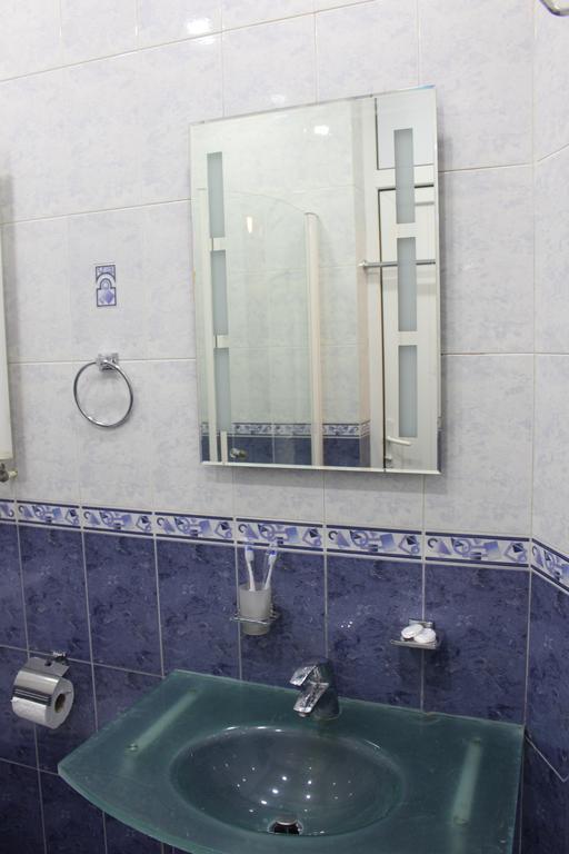 V Park Hotel Тбилиси Номер фото