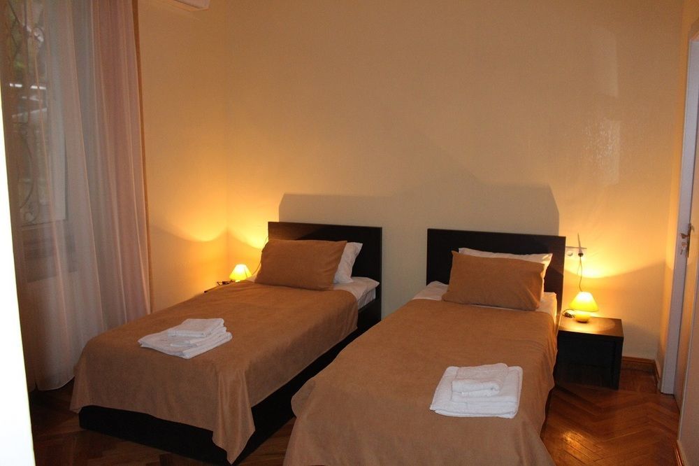 V Park Hotel Тбилиси Экстерьер фото