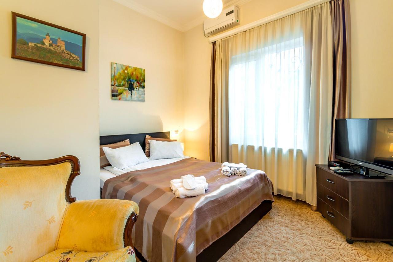 V Park Hotel Тбилиси Экстерьер фото