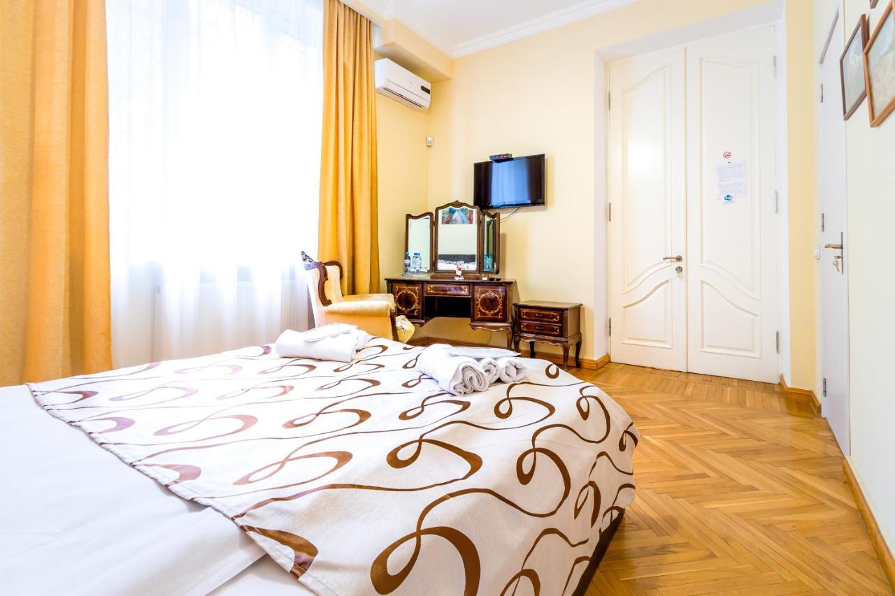 V Park Hotel Тбилиси Экстерьер фото