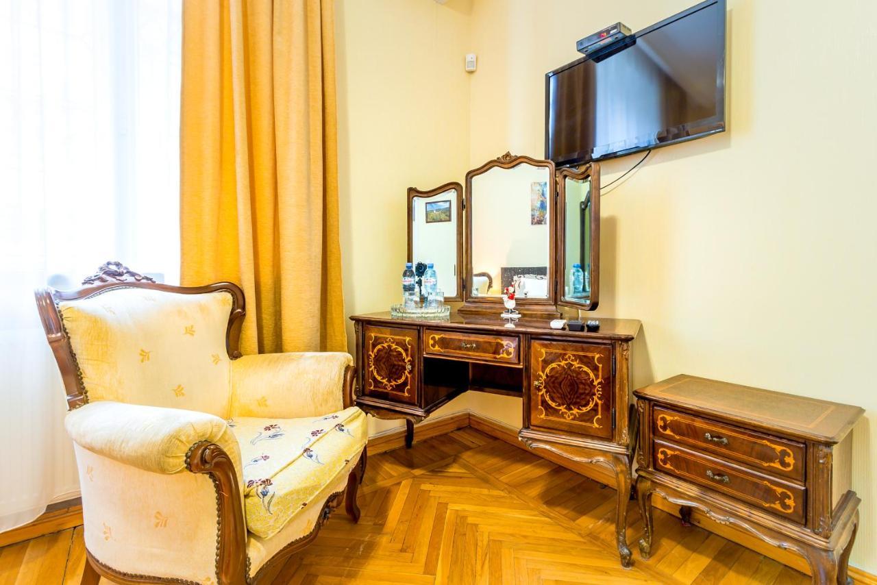 V Park Hotel Тбилиси Экстерьер фото