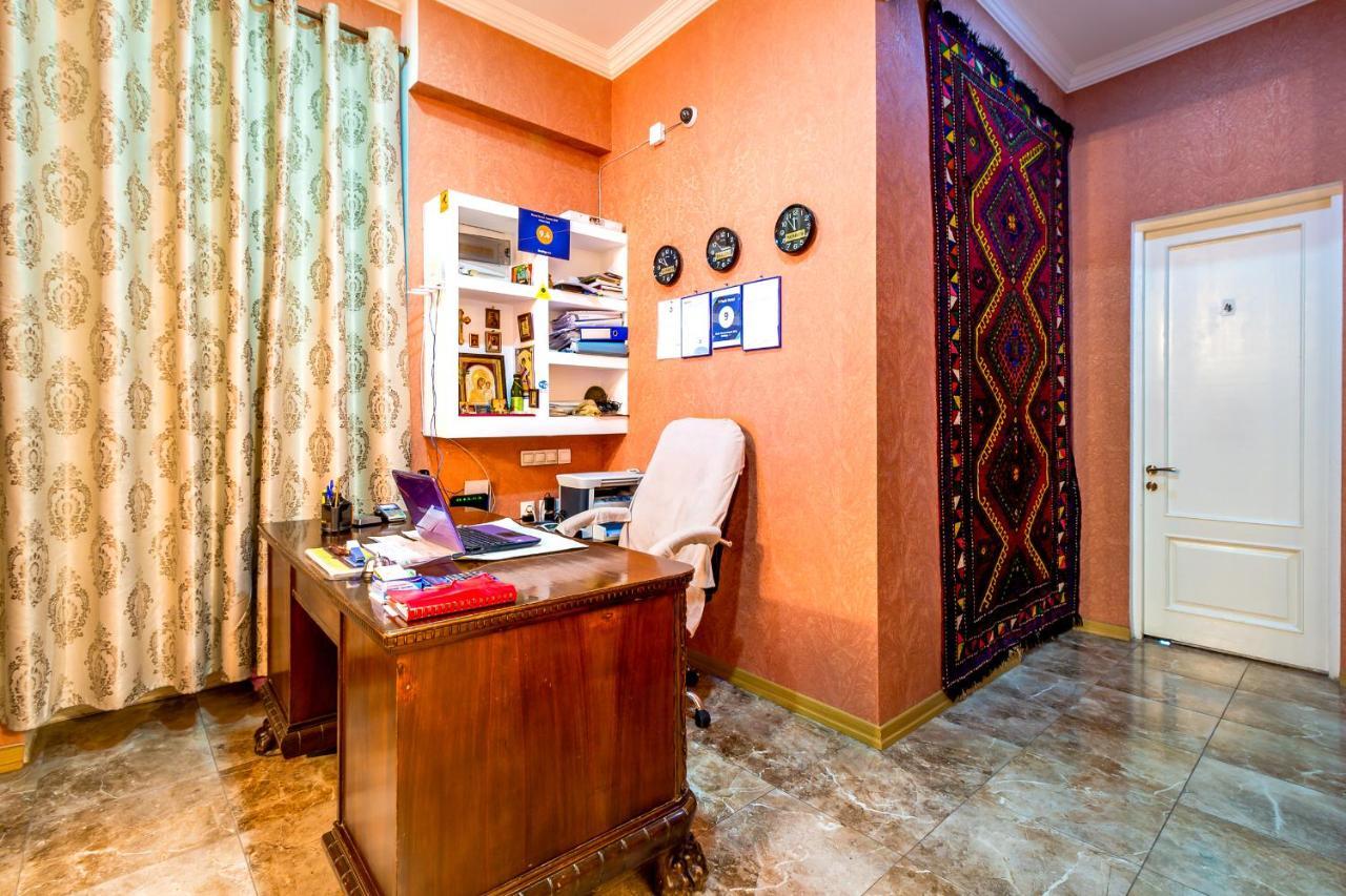 V Park Hotel Тбилиси Экстерьер фото